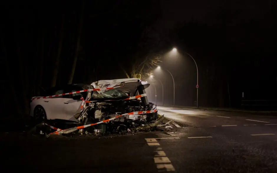 Zderzenie samochodu osobowego z ciężarówką w Raduckim Folwarku. 43-latka w szpitalu