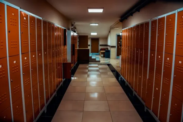 Gmina Czarnożyły z dofinansowaniem na modernizację szatni i sali gimnastycznej