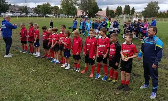 Młodzi piłkarze WKS-u Wieluń wicemistrzami turnieju w Zduńskiej Woli