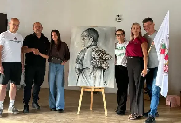 Obraz wylicytowany za 2500 zł trafi do klubu Warta Osjaków