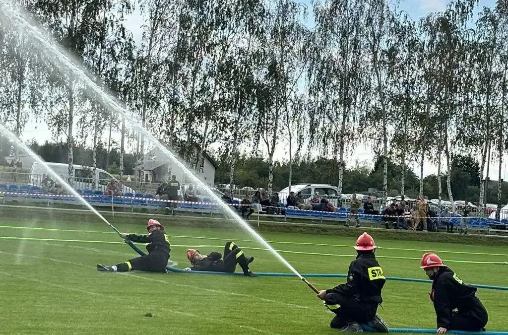 Powiatowe Zawody Sportowo-Pożarnicze w Wierzchlesie: 27 drużyn OSP rywalizowało na boisku