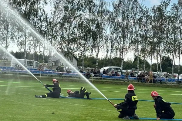 Powiatowe Zawody Sportowo-Pożarnicze w Wierzchlesie: 27 drużyn OSP rywalizowało na boisku