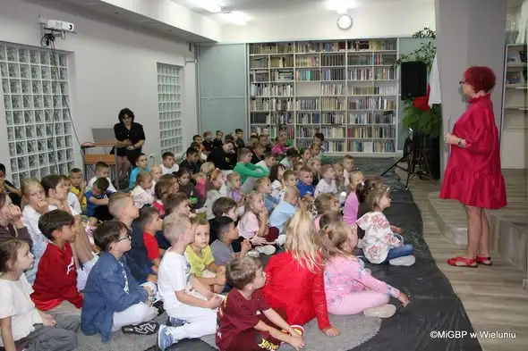 „Pociąg wolności” – lekcja pamięci w wieluńskiej bibliotece