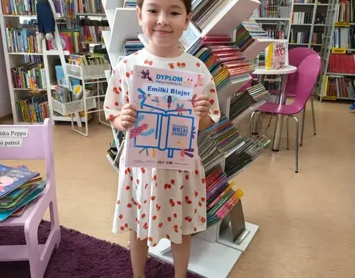 Emilia Blajer z dyplomem w akcji „Mała książka – wielki człowiek”