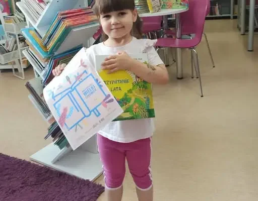 Amelia Muszyńska z dyplomem w akcji „Mała książka – wielki człowiek”