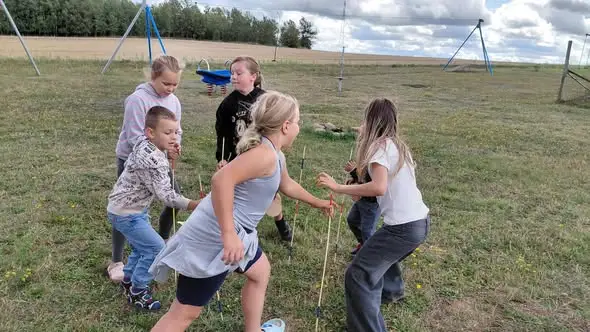 Leśne opowieści w Brzezinach – podsumowanie projektu i pożegnanie z leśnikiem