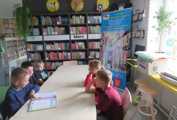 Dzień Kropki w bibliotece w Czernicach – relacja z kreatywnych zajęć