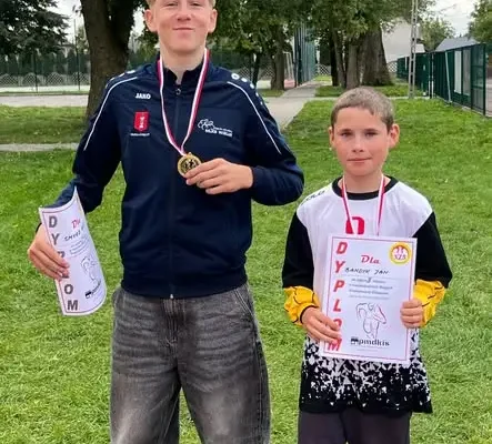 Mistrzostwa Powiatu Wieluńskiego w biegach przełajowych: sukcesy uczniów ze Skomlina